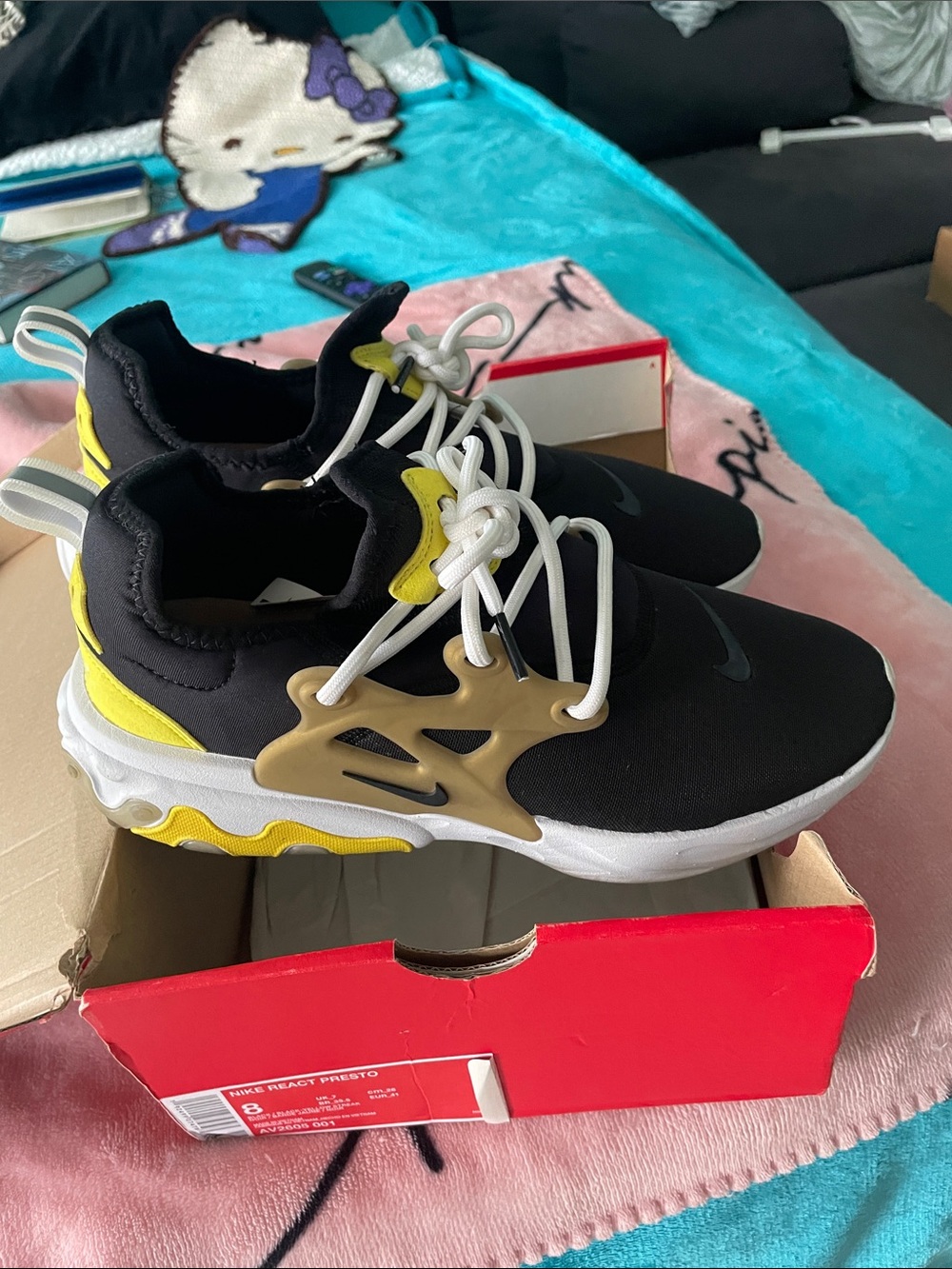 Nike Men’s Black and Yellow Casual Sneakers